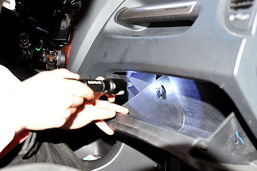 汽車空調(diào)過(guò)濾器濾芯更換流程